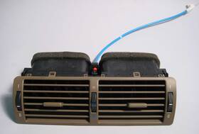 64228364023 Bmw E39 5-series Center Fresh Air Vent Grill Dark Beige 1997-2003 Used Oem