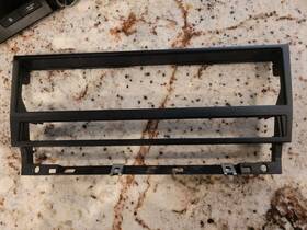 8247302 Bmw 01-03 E39 530i Radio Climate Control Dash Instrument Panel Center Bezel Trim