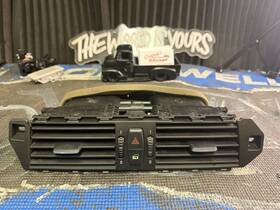 9112206 Bmw 2005-2010 535i 645i 545i 525i Center Dash Ac Heat Air Vent Hazard Bezel