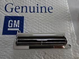 1370262 Buick 1965 Gs Skylark A/c Dash Chrome Center Vent 65 Oem Gm