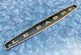 4790512 Buick 1960 Lesabre Metal Dash Emblem/nameplate #4790512 Chrome/black 6-1/4 Inch Vg