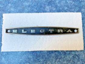 Buick 4790514 1960 Electra Metal Dash Emblem/nameplate #4790514 Chrome/black 6-1/4 Vg