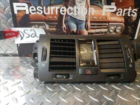 15785329 Cadillac 2006-2011 Dts Center Dash Air Vents Trim Bezel With Clock Ds2