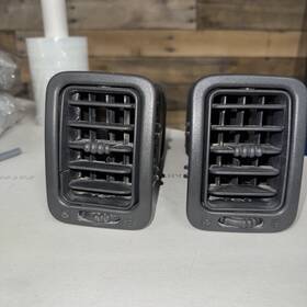 15061276 Chevrolet 2pc Dash A/c Air Vent Heater Outlet For 99-06 Chevy Silverado 1500 Gmc Cadillac