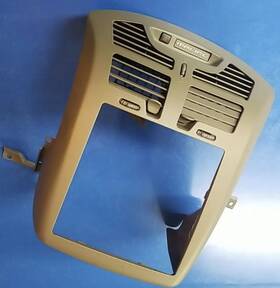 16907819 Chevrolet 2004-2007 Malibu Neutral Center Radio Air Vents Dash Trim Bezel Oem 16907819 Chevrolet 2004-2007 Malibu Neutral Center Radio Air Vents Dash Trim Bezel Oem