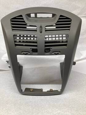16908075 Chevrolet 04-07 Malibu Dash Center Radio Bezel Climate Air Vents Trim Oem