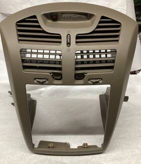 16908077 Chevrolet 04-07 Malibu Dash Center Middle Radio Display Stereo Bezel Tan Dark Neutral 380