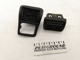 685.gm1m02 Chevrolet Camaro Pair Of Front Dashboard Vents Fits 1998-2002