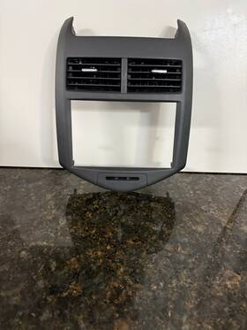 95460911 Chevrolet 2012-2016 Checvrolet Sonic Center Dash Radio Air Vent Bezel Trim Panel Oem #28a