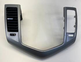 Chevrolet 96829367 2011-2016 Cruze Dash Radio Surround Bezel Trim Panel Oem