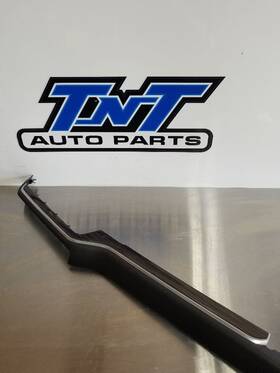 251.gm8m22 Chevrolet Truck Dash Trim Wood Grain And Chrome Fits 2023 Silverado Sierra