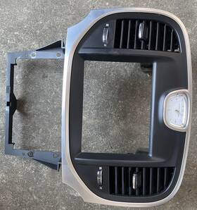 6814771aa Chrysler 2011 - 2014 300 Center Dash Radio Air Vent Clock Trim Bezel Oem 12 13