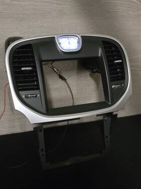 L0203163dx9af Chrysler 2011 - 2014 300 Center Dash Radio Air Vent Clock Trim Bezel Oem 12 13
