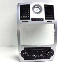 P55111030ag Chrysler 2005-2007 300 Charger Center Dash Ac Climate Control Trim Bezel Oem 39d P55111030ag Chrysler 2005-2007 300 Charger Center Dash Ac Climate Control Trim Bezel Oem 39d