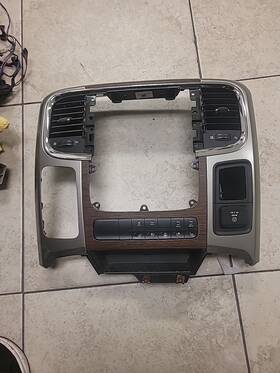 1vy941x9ag Dodge 13-20 Ram 1500 Laramie Center Dash Panel Bezel 1vy94x9ag
