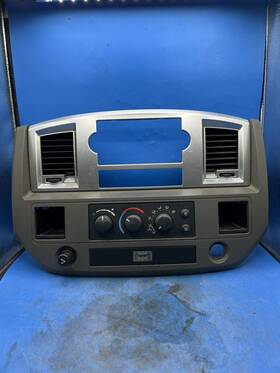 5kr60trmaa Dodge 06 - 08 Ram 1500 2500 Beige And Silver Center Radio Dash Vent Trim Bezel Oem