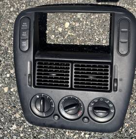 Ford 1l2x-7804302-b 2002-2005 Explorer Ac Radio Bezel 4x4