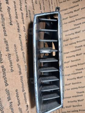 7t43-19c681-ab Ford 2007-2010 Edge Center Dash Right Side A/c Air Vent