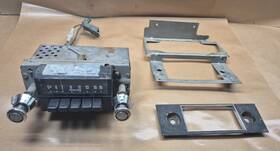 D4ta-18806 Ford 1973-1979 F150 F250 F350 Philco/ Am Radio With Bracket And Faceplate - Works