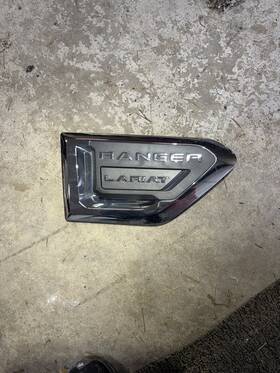 Kb3z-16720-g Ford 2019-2023 Ranger Lariat Driver Side And Pass Fender Vent Emblem