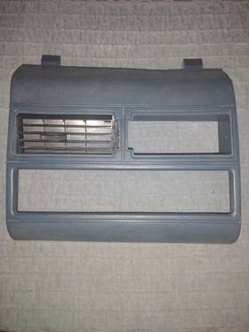 15546020 General Motors 1988-1994 Chevrolet Gmc C/k 1500 Truck Dash Center Bezel Blue Stereo 1 Vent