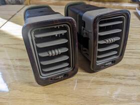15717352 General Motors 99-06 Silverado Sierra Tahoe Dash Air Vent Heat Ac Passenger Pair Tan/woodgrain