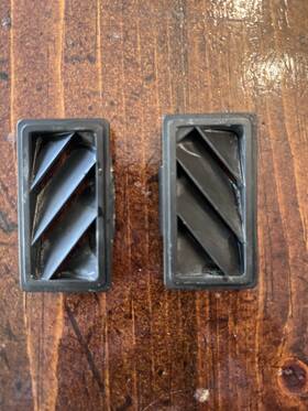 17980046 General Motors 1982-92 Camaro Iroc Z28 Rs Berlinetta Upper Dash Pad Defroster Vents Original 17980046 General Motors 1982-92 Camaro Iroc Z28 Rs Berlinetta Upper Dash Pad Defroster Vents Original