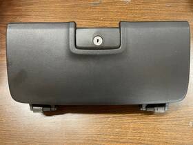 22952088 General Motors 2015-2019 Chevy Silverado Gmc Sierra 2500 3500 Upper Glove Box Assembly Black