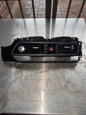 84740g9000uay Genesis Dash Center Vent Grille With Bezel And Ignition Switch Oem G70 2019 - 2024
