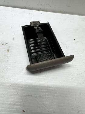 15713509 Gm 99-02 Escalade Silverado Tahoe Suburban Sierra Tan Beige Ashtray Insert