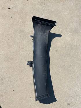 23450537 Gm Genuine Lower Auxiliary Air Conditioning Duct P/n Oem Used