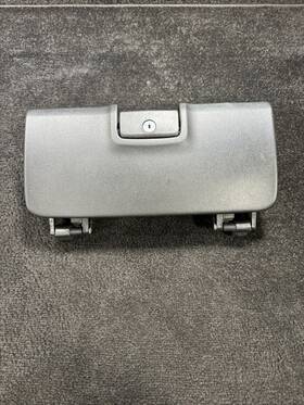 23115091 Gmc 2016 Sierra 3500 Upper Glove Box Storage Compartment Oem