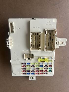919503s202 Hyundai Genuine Instrument Panel Fuse Box / Junction Assembly Part No. 919