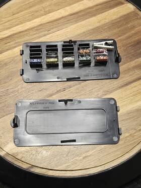 2w93-f406a64-ae-pia05 Jaguar 04-07 Xjr Xj8 Vdp Trunk Panel Extra Fuse Cover Set Of 2 Oem