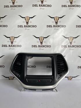 1uv56dx9ad Jeep 2014-2016 Cherokee Center Dash Bezel With A/c Vents Oem Used