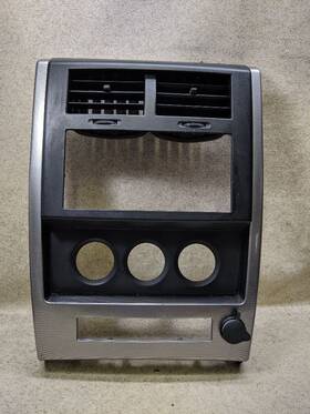 W221-203141 Jeep 254.am8210 Radio Bezel Dash Trim Fits 2008 2009 2010 2011 2012 Liberty