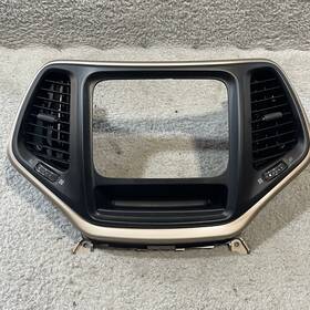 6mc961s5aa Jeep 2014-2018 Cherokee Radio 8.4 Inch Screen Surround Dash Bezel Trim Vent Oem
