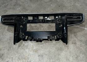 7dm761x8ac Jeep Gps Navigation Radio Bezel Vent Bracket Oe 2022 2023 Wagoneer