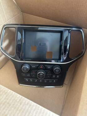 P68388477ab Jeep 2019-2022 Grand Cherokee Center Radio Bezel Climate Controls Oem