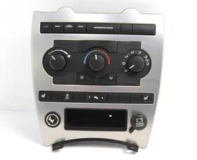 X35008106tj Jeep 2005-2008 Cherokee Commander Center Dash Radio Ac Heater Bezel Trim Oem 67a