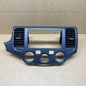 2g847-40050 Kia 2006-2008 Optima Center Dash Radio And Climate Control Trim Bezel With Air Vent