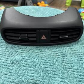 U12071 Kia 2014-2019 Soul Center Dash Ac Vent Oem 584