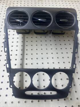 Eh4555210 Mazda 10-12 Cx-7 Center Dash Radio And Climate Control Trim Bezel Panel With Airvent