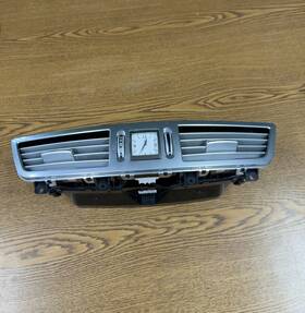 05569-000 Mercedes-benz 2007-2013 S550 S63 Center Dash A/c Heater Air Vents With Clock Oem