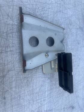 30p00 Nissan 68115 1991 300zx Front Dash Instrument Claster Lip Nose Support Bracket Oem