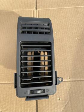 68420-75000 Nissan 04-12 Infiniti Qx56 Armada Titan Front Passenger Side Dash Air Vent Oem
