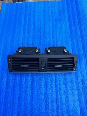 921070503 Oem 2012 Bmw X5 3.5l Front Dash Dashboard Air Vent Grille Center