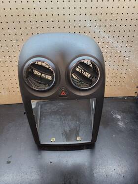 16918002 Pontiac 2005-2009 G6 Radio Climate Control Bezel Trim Panel With Air Vent