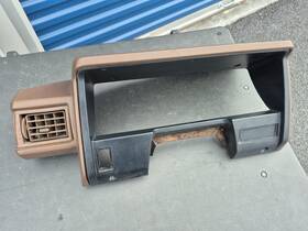 55404-89119-06 Toyota 84-86 Pickup / 4runner Instrument Gauge Cluster Surround And Vent - Brown