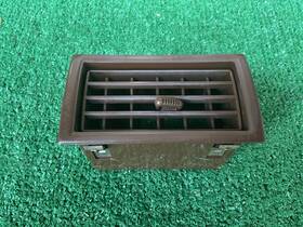 55670-89105 Toyota 55663-89101 1984-1989 Pickup Dash Vent Center Left Or Right Oem Brown
